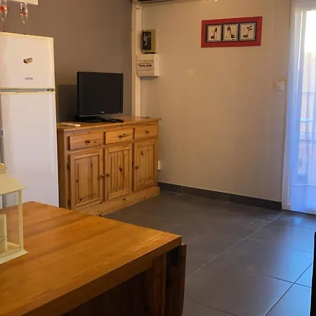 Attractive T2 Bis Through Ideally Located Appartement
