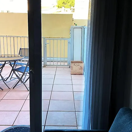Attractive T2 Bis Through Ideally Located Apartment *