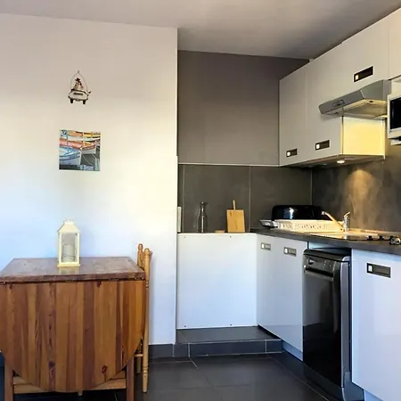 Attractive T2 Bis Through Ideally Located Apartment *
