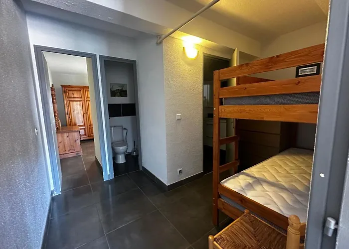 Attractive T2 Bis Through Ideally Located דירה *