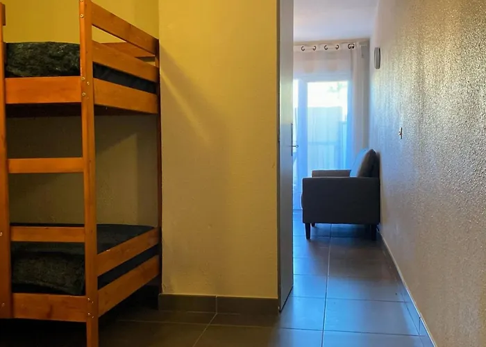 Attractive T2 Bis Through Ideally Located דירה אגדה