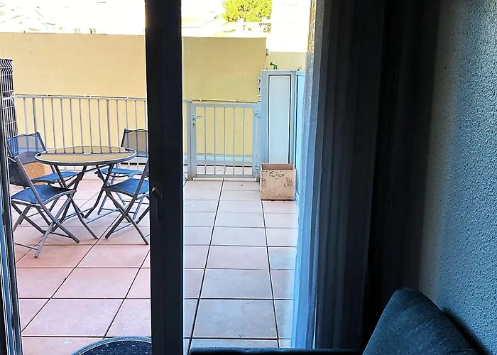 Attractive T2 Bis Through Ideally Located דירה *