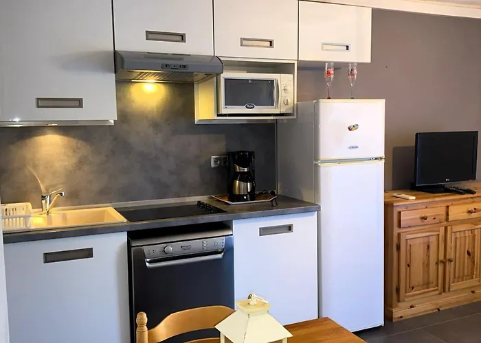 Attractive T2 Bis Through Ideally Located אגדה