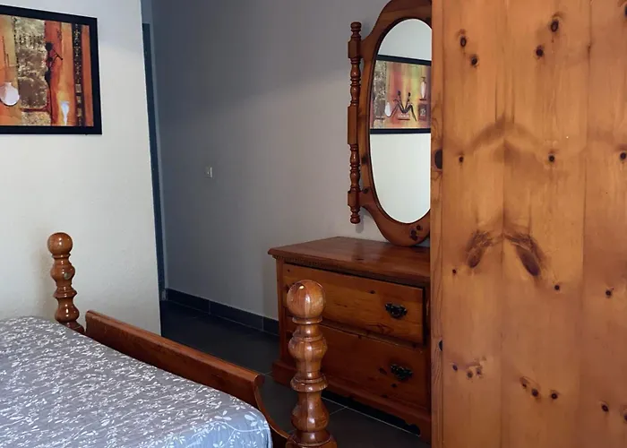 Attractive T2 Bis Through Ideally Located דירה אגדה