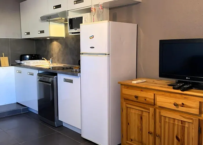 Attractive T2 Bis Through Ideally Located דירה