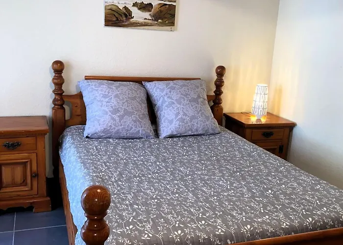 Attractive T2 Bis Through Ideally Located דירה אגדה