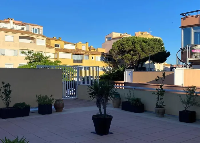 Attractive T2 Bis Through Ideally Located דירה אגדה