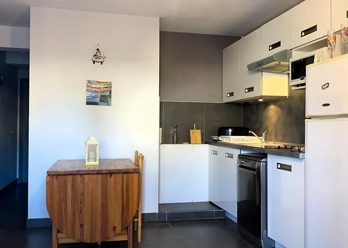 Attractive T2 Bis Through Ideally Located דירה *